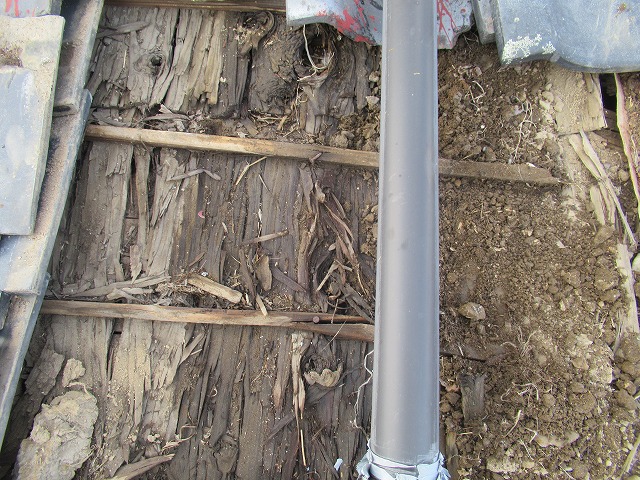 南アルプス市　雨漏れの様子