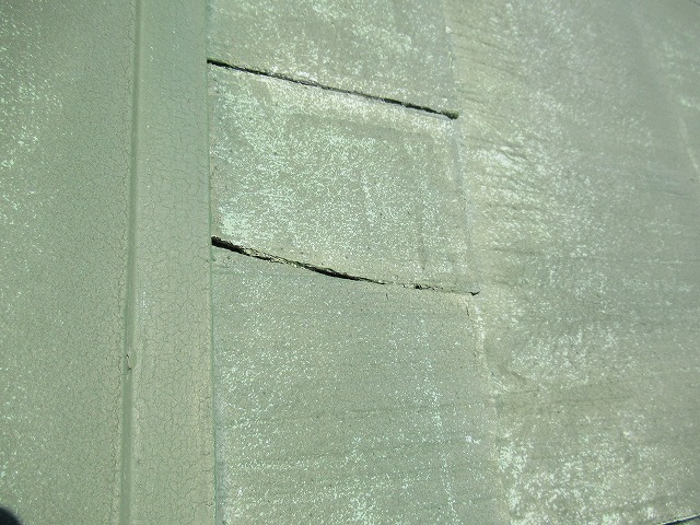 中央市　屋根割れ