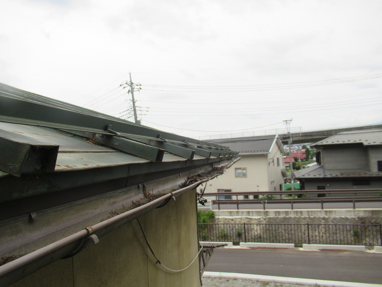 富士吉田市　平屋　現地調査　雨樋歪み　