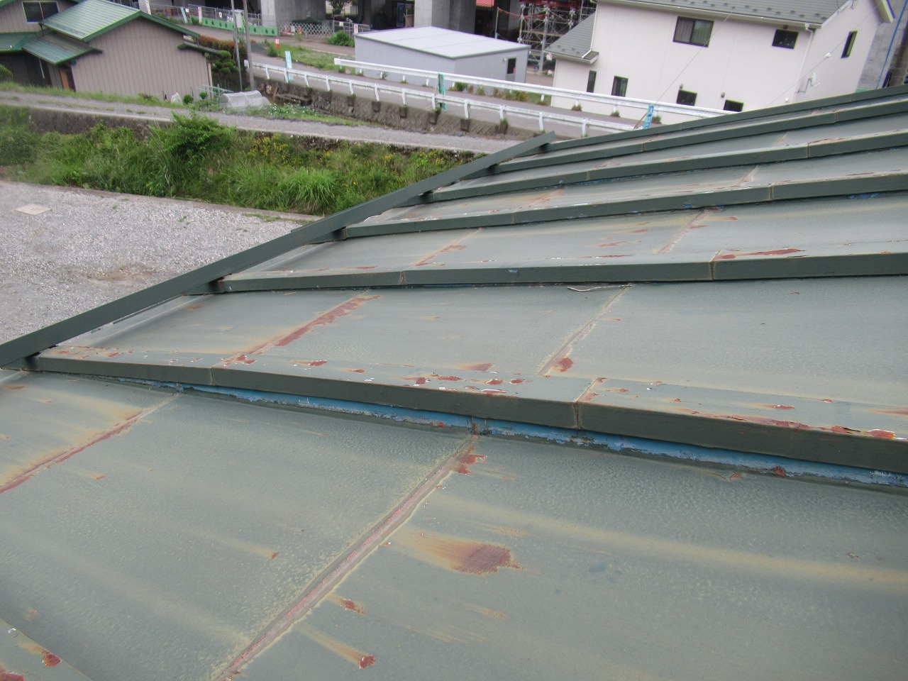 富士吉田市　平屋　現地調査　瓦棒浮き