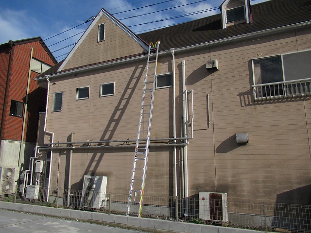 甲府市店舗兼用住宅　はしご