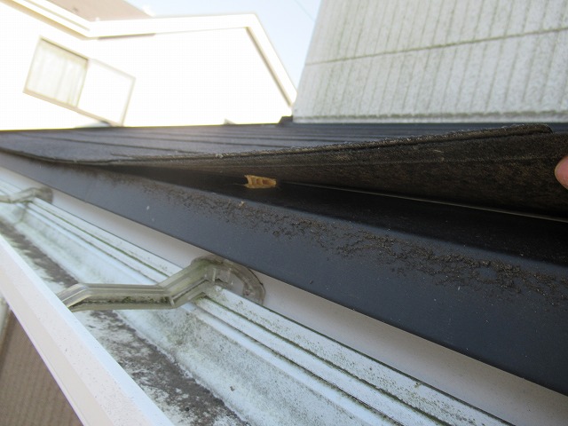 西桂町　屋根材の様子　接着