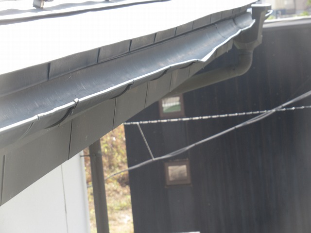 富士河口湖町　雨樋歪み箇所