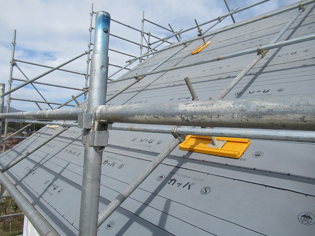 北杜市　屋根足場