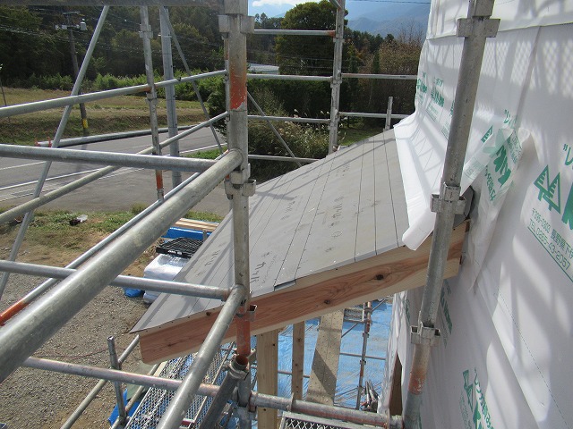 北杜市　下屋根