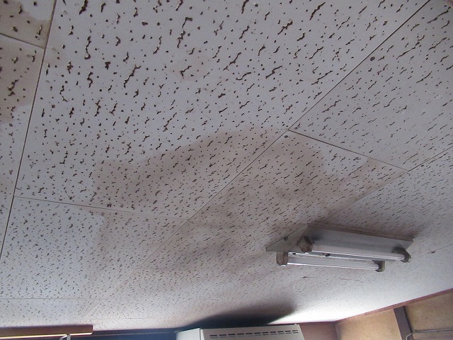 韮崎市雨漏れ天井