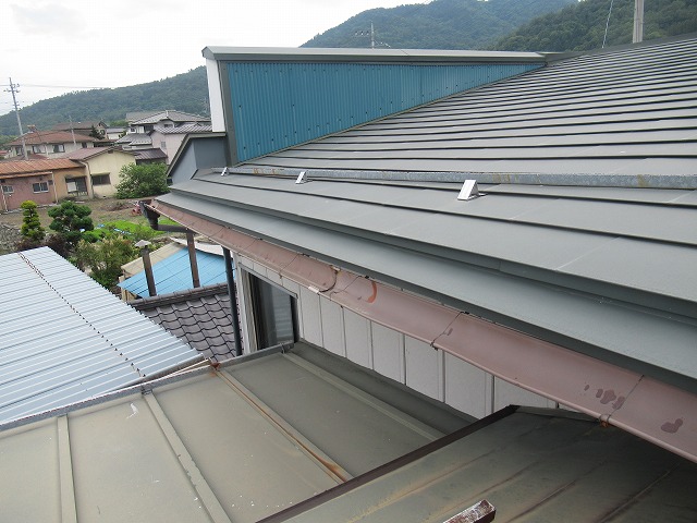 富士川町　雨樋歪み