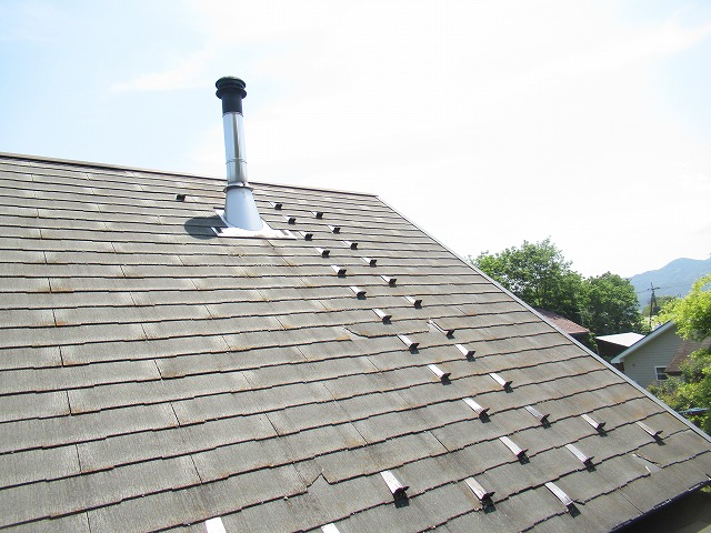 北杜市急勾配の屋根
