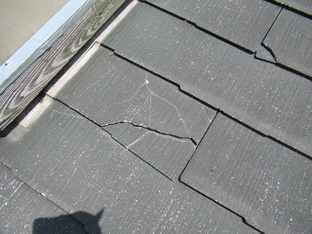 北杜市　スレート材欠落