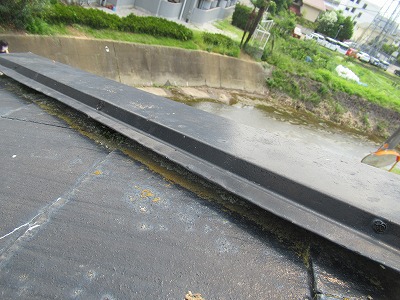 甲府市　屋根調査　塗膜劣化　棟板金浮き