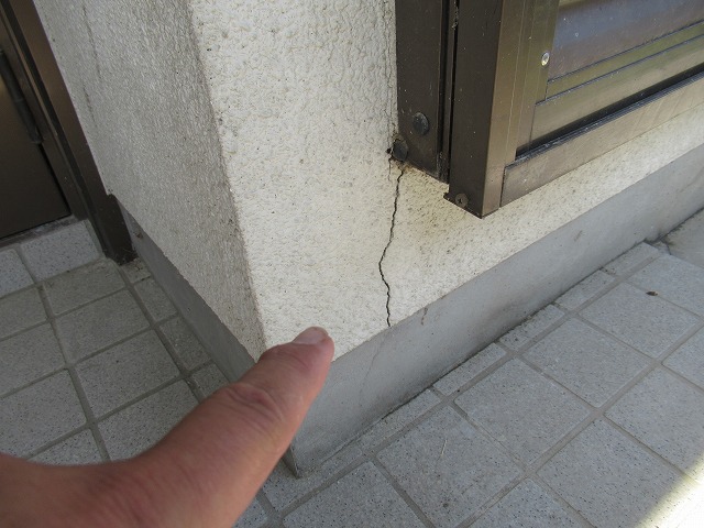 笛吹市外壁クラック