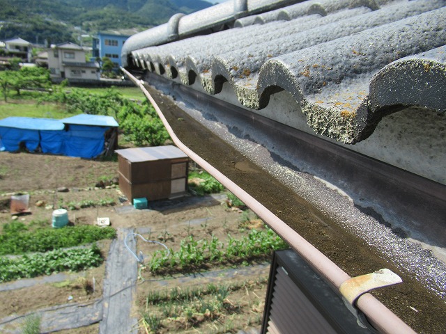 笛吹市雨樋歪み一部