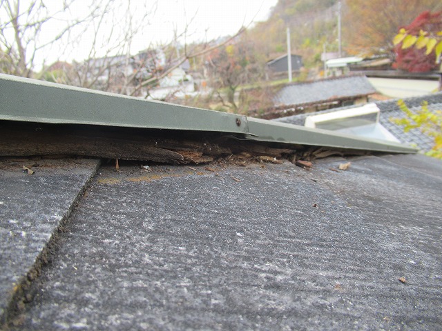 北杜市　棟板金浮き