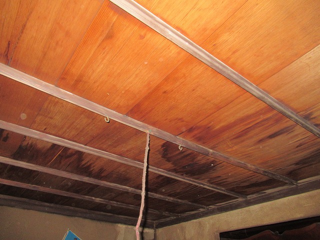 甲府市　天井雨漏れ