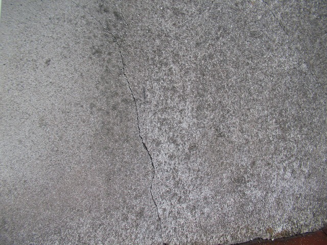 甲府市　クラック写真