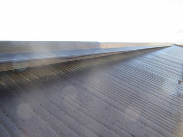 甲府市　屋根調査　棟板金浮き