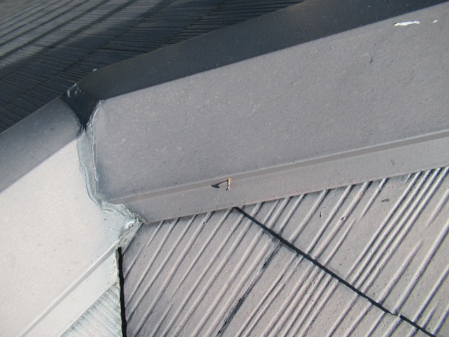 甲府市　屋根調査　棟板金釘浮き