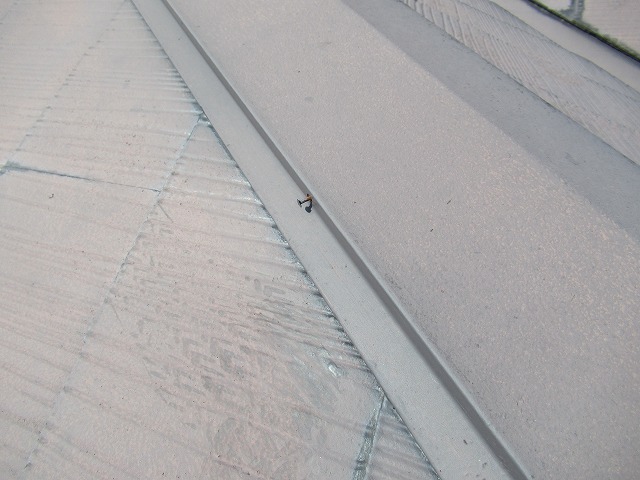 甲府市　屋根調査　棟板金　釘浮き