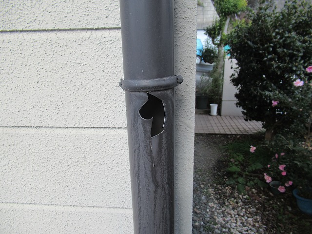 甲府市　雨樋破損