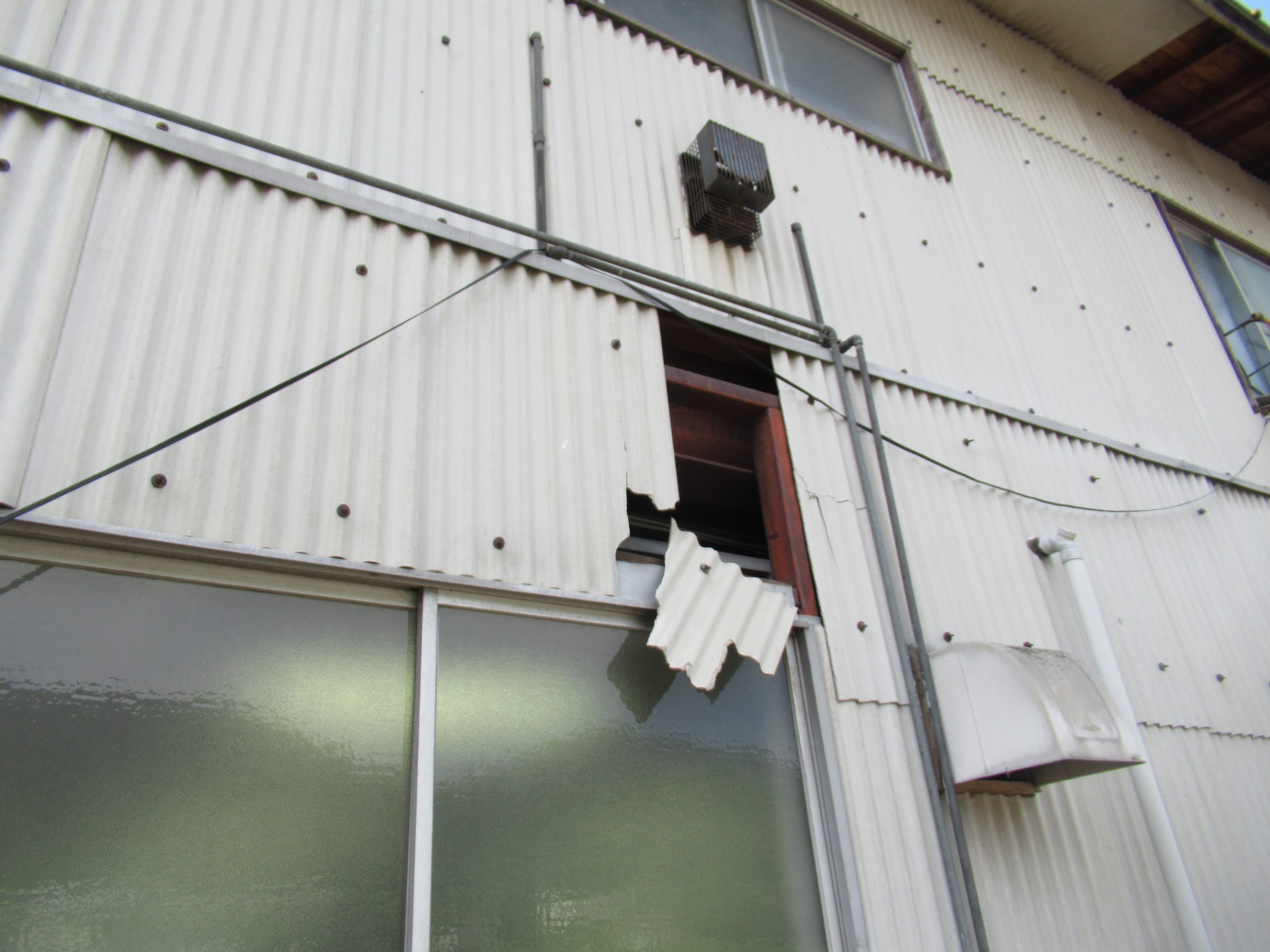 大月市外壁破損