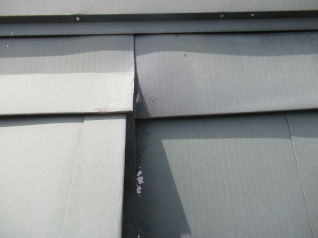 北杜市　屋根剥がれ