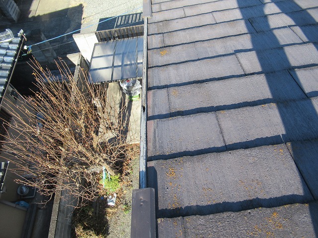 甲府市　ケラバ板金飛散　事故