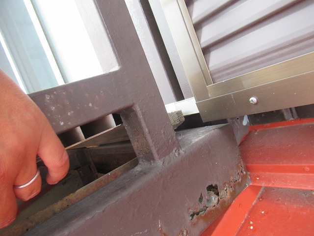 北杜市　バルコニー鉄部さび