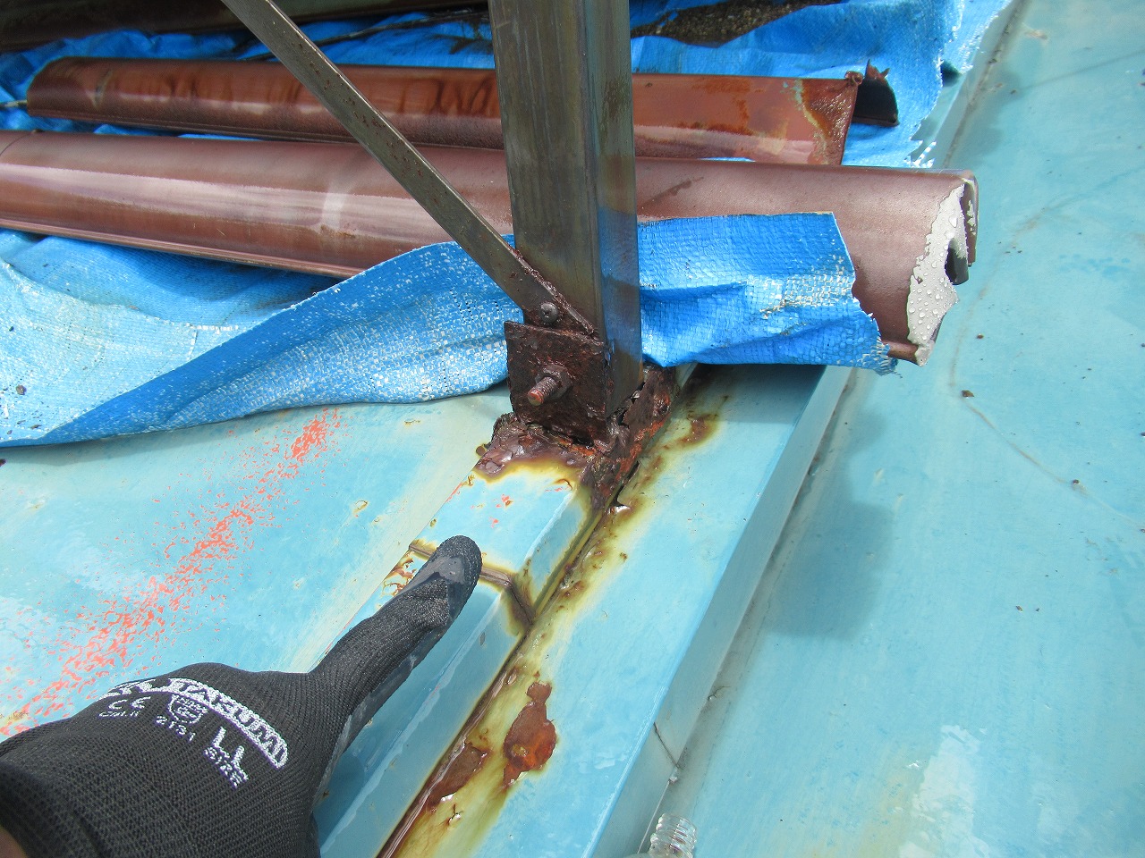 甲府市雨漏れ箇所バルコニー足