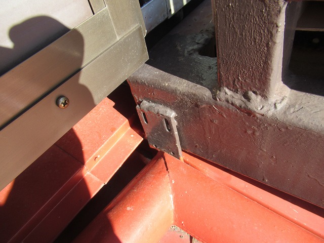 北杜市　バルコニー鉄部さび発生