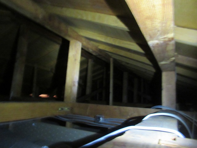 甲州市　天井裏