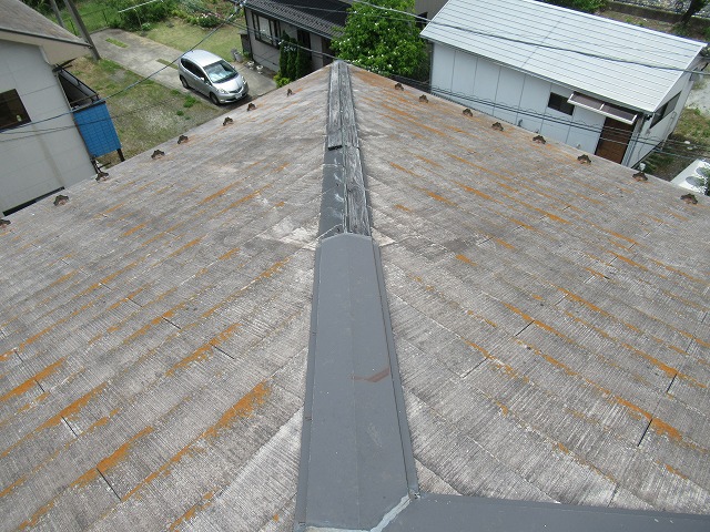 韮崎市　棟板金飛散写真