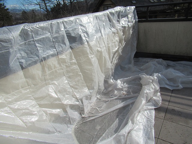 北杜市　バルコニー雨漏れの様子