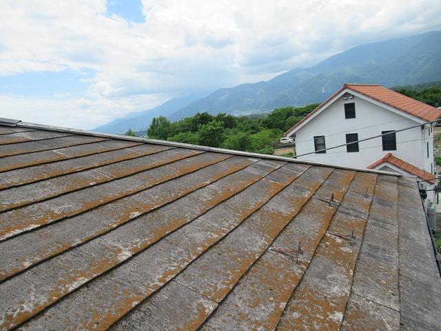 韮崎市　スレート屋根劣化