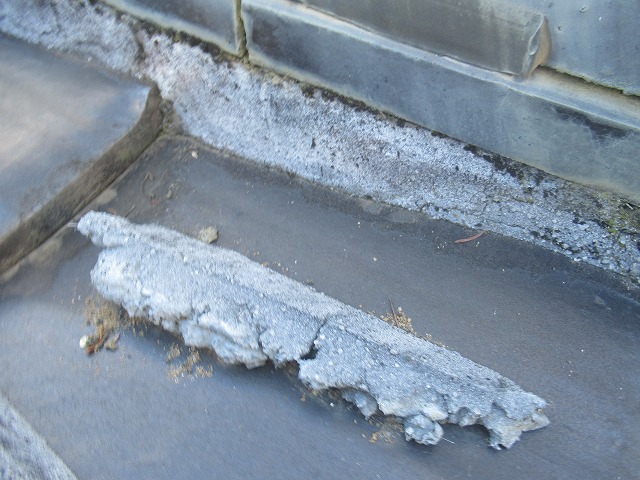 甲州市　瓦屋根　漆喰破損