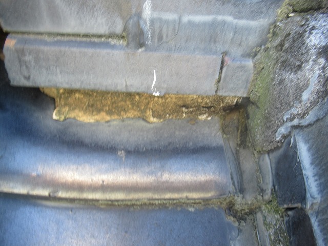 甲州市　瓦屋根　屋根漆喰劣化