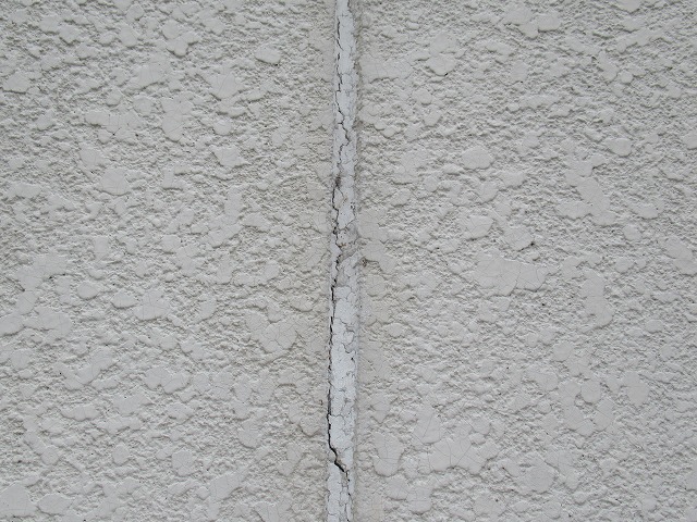 南アルプス市　外壁ひび割れ
