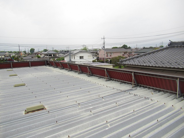 甲府市　アパート折半屋根写真