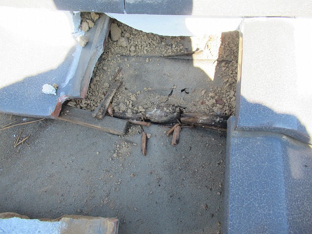 甲府市　雨漏れ　平瓦