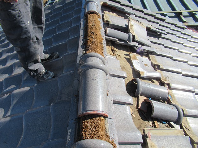 甲府市　棟瓦　雨漏れの様子