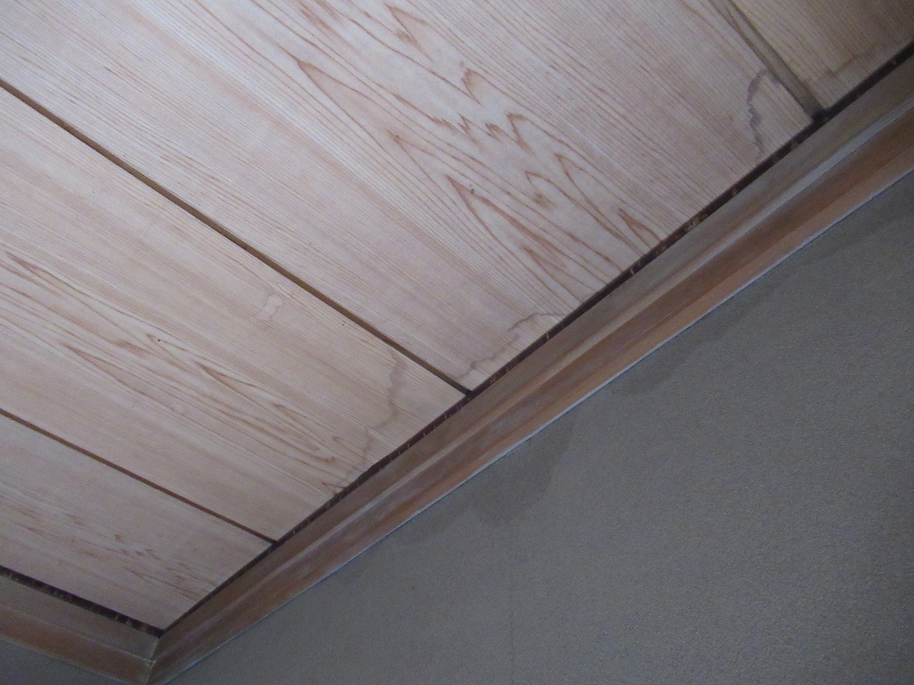 昭和町天井壁雨漏れ