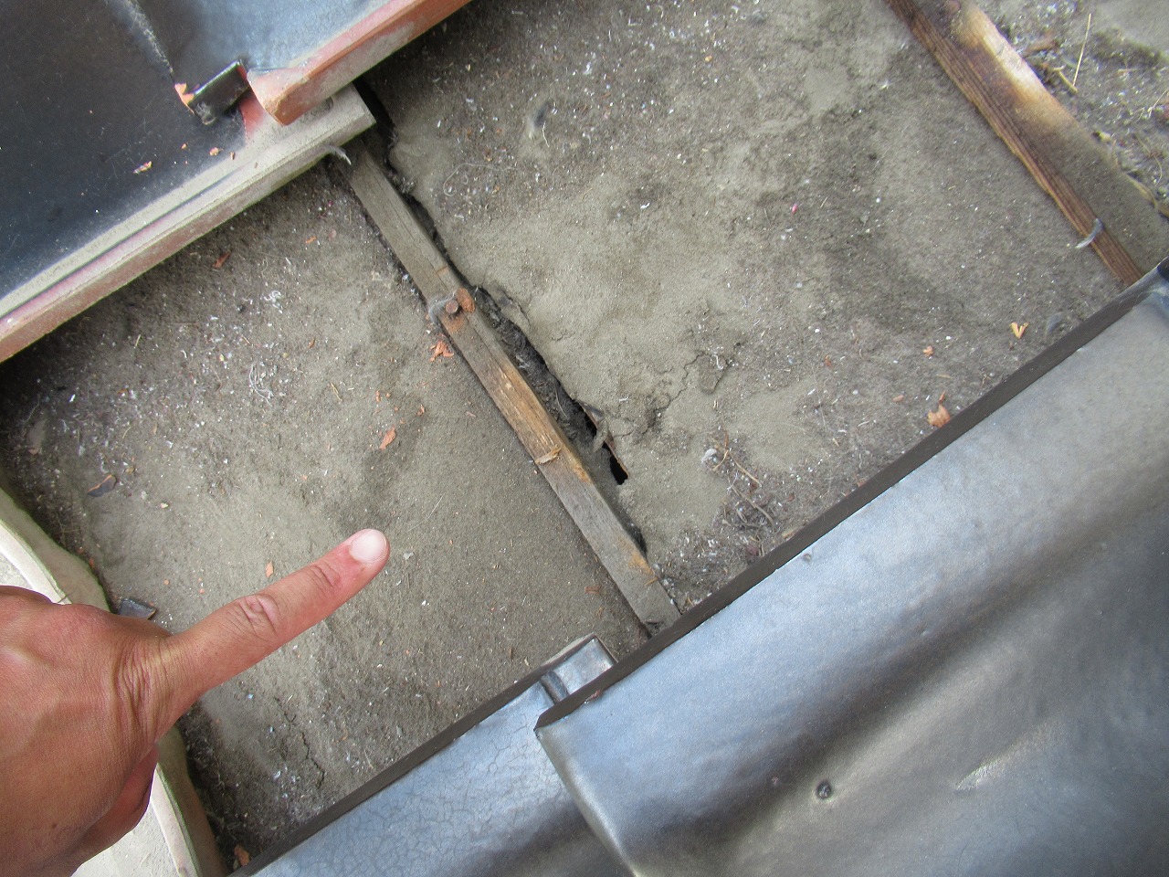 昭和町和瓦雨漏れ防水シート穴