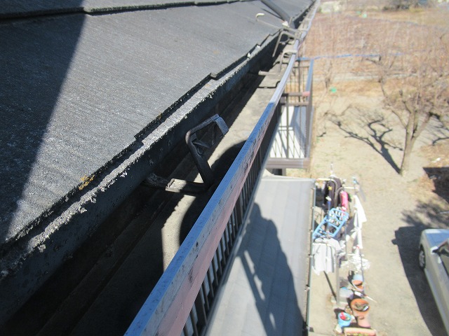 南アルプス市　雨樋金具破損