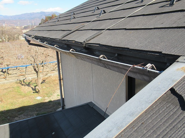 南アルプス市　雨樋勾配不良