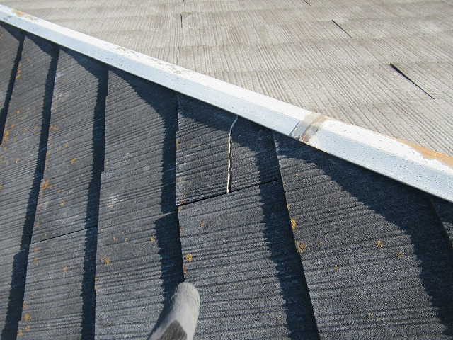 南アルプス市　屋根スレート割れ