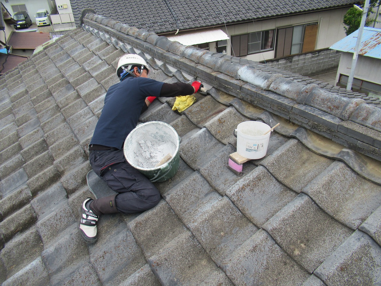 甲府市漆喰補修作業