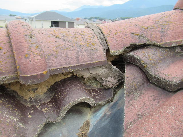 南アルプス市モニエル瓦棟部分漆喰