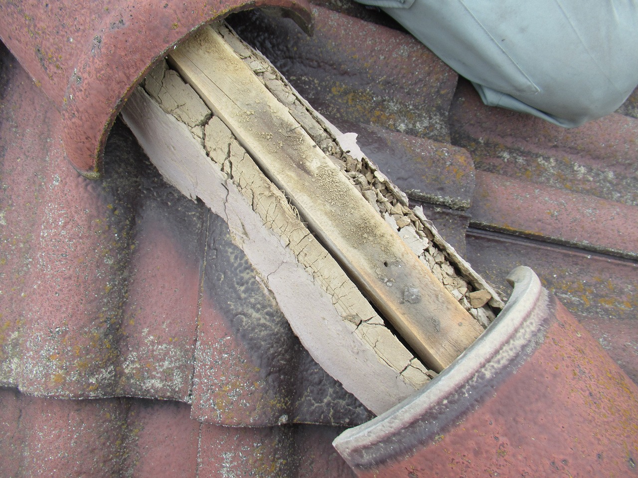 南アルプス市棟瓦の積み直し