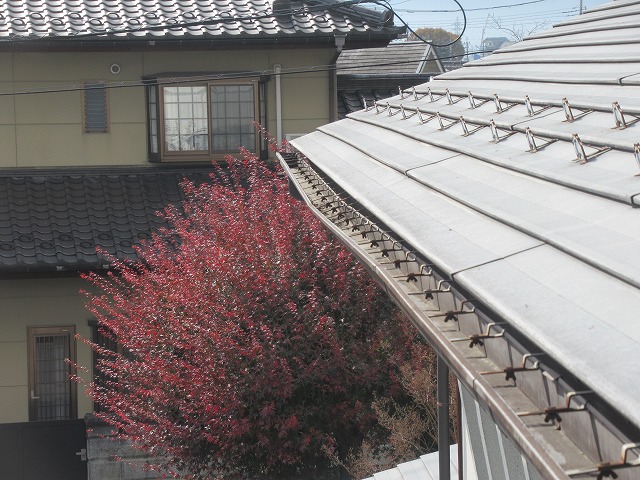 南アルプス市　軒樋歪み写真