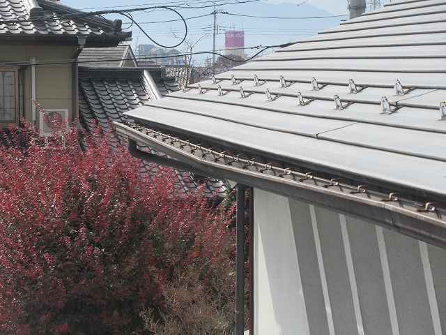 南アルプス市　軒樋歪み