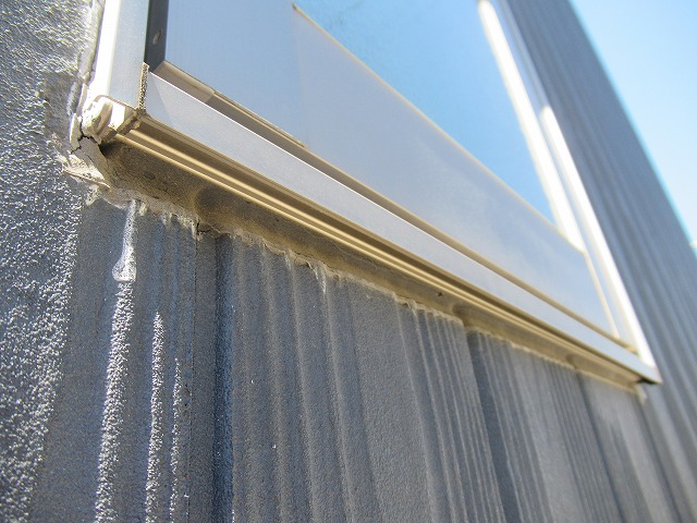 甲府市窓廻り目地劣化